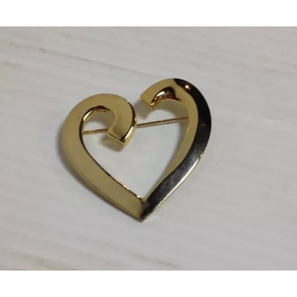 Open heart brooch pin